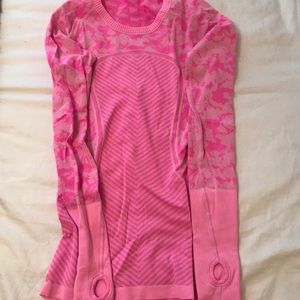 Lululemon workout long sleeve